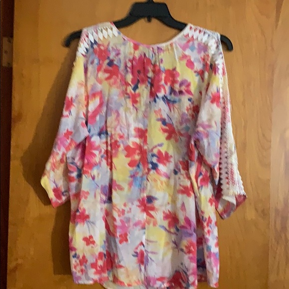 Ladies top - Picture 4 of 6